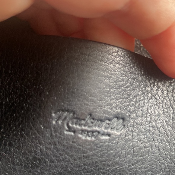 Madewell: Small Leather Crossbody Purse - Picture 4 of 5